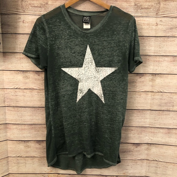 ♥️Modern Lux Distressed Star Tee - Picture 4 of 6